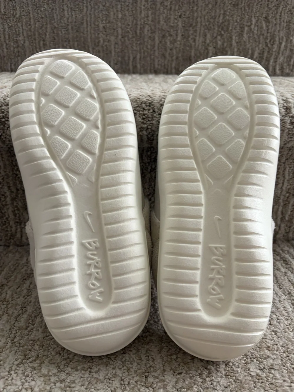 Nike Burrow Women's Slippers Light Bone/Sail/Light Iron Ore/Coconut. Size 8